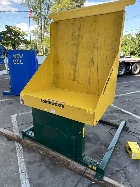 2000 LB SOUTHWORTH MODEL # ZTU2-85 CONTAINER TILTER: STOCK #78552