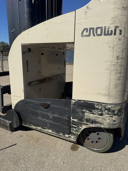 Crown RD5725-32 Electric Double Deep Reach Truck Forklift, 2022 – 3,200 LB Capacity, 36V Stand-Up Narrow Aisle (10)