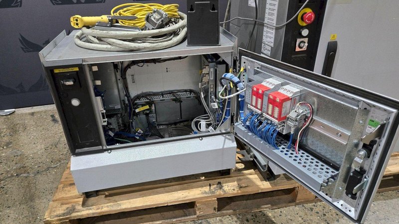 ABB IRB 2400 M2004 / IRC5 M2004 MASTER AND SLAVE DUAL ROBOT ARM SYSTEM USED