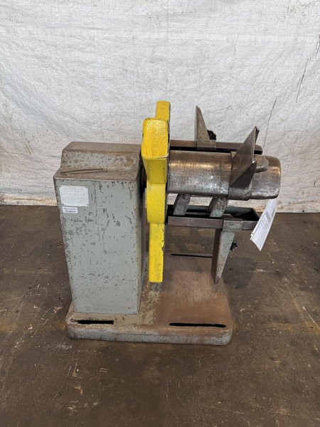 2,500 LB X 12" AMERICAN MODEL 60 UNCOILER. STOCK # 0884825
