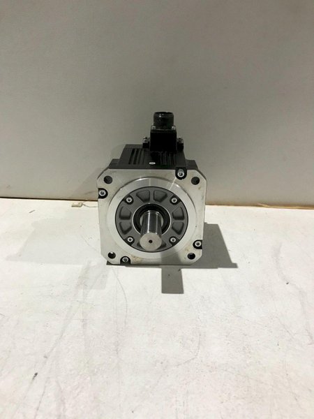 MITSUBISHI HF154S  SERVO MOTOR SUPPLIES NEW NO BOX