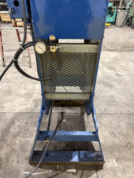 22 TON CLEARING TORQ PAC GAP FRAME MECHANICAL STAMPING PRESS 2" STROKE: YOBRO #24688