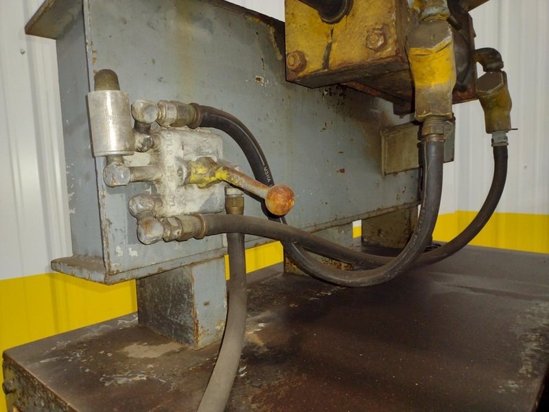10,000 LB X 24" WIDE X .187" AIR FEEDS COIL CRADLE STRAIGHTENER / UNCOILER: STOCK 17042