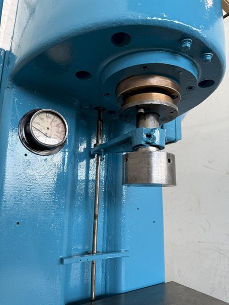 8 TON DENISON FG8C02 C-FRAME HYDRAULIC PRESS. STOCK #0256624