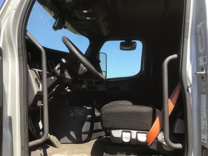 2019 Freightliner Cascadia 126 KS7787
