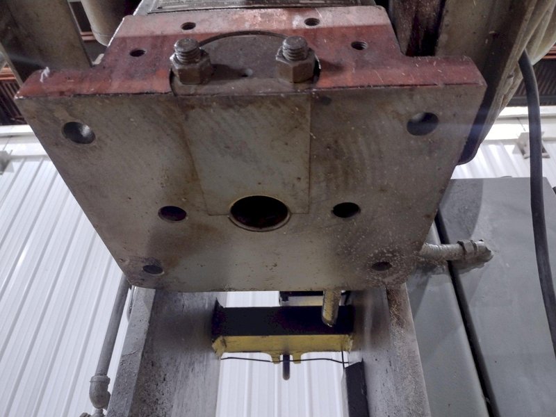 22 TON NIAGARA MODEL M22 OBI PUNCH PRESS, 2.5" STROKE: STOCK #20729