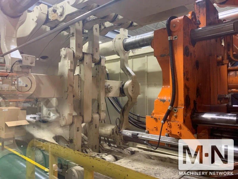 1000 TON 148 OZ UBE MODEL UZ1000 INJECTION MOLDING MACHINE MFG 2013