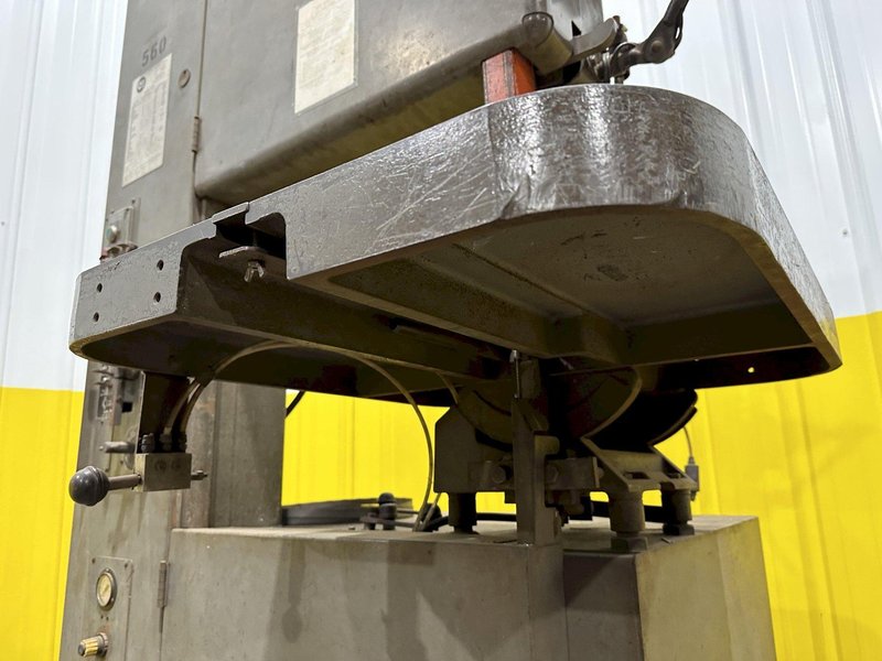 24" GROB MODEL 4V-24 VERTICAL BAND SAW: STOCK #18663