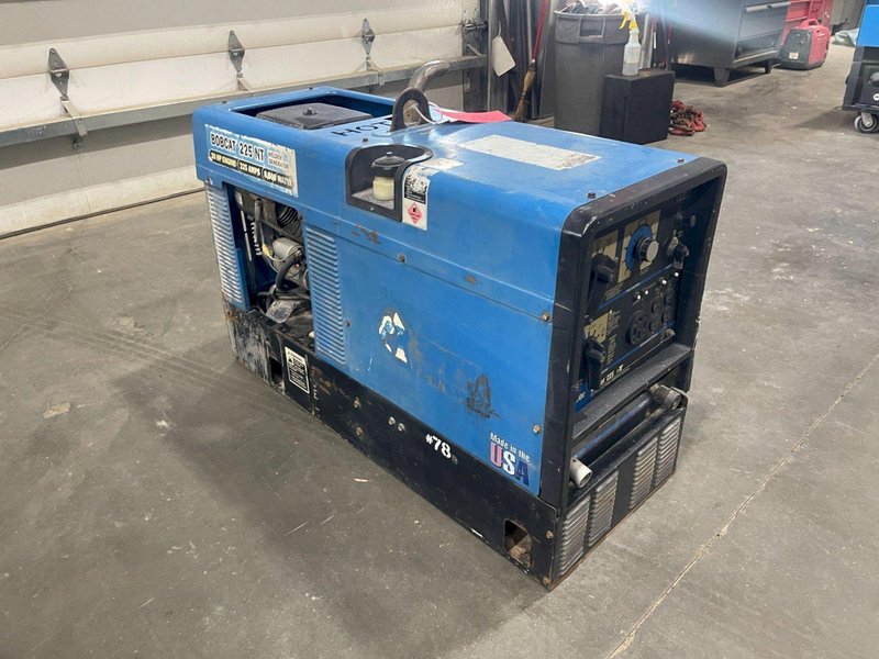 MILLER BOBCAT 225NT WELDER GENERATOR 11,000 WATTS USED