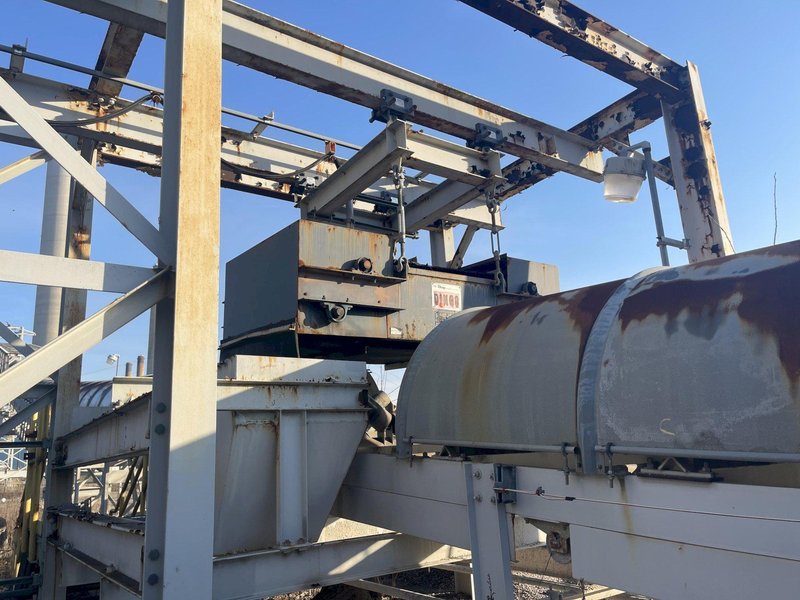 DIngs model 134849 36" x 72" centers cross belt electric magnetic belt conveyor with drive and controls s/n 170210 product 33a spl cbsc, 175 volt dc, 6483 watts with DIngs model 6.5k4d4811-4sp rectifier 480 volt, 9 amp, 6500 watts, s/n 134971