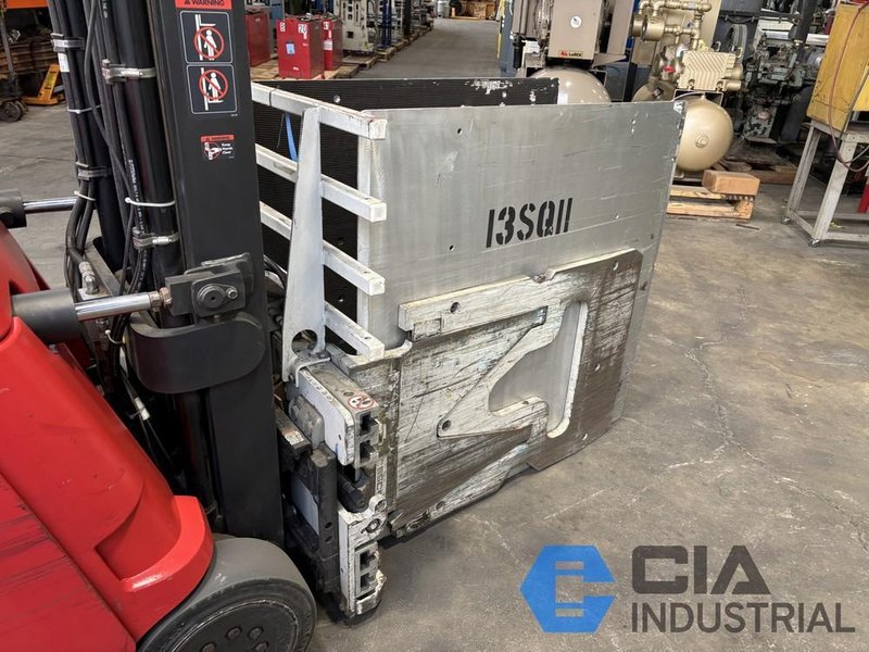 2,500 LB. CASCADE MODEL 25D-CCS-350 HYDRAULIC CARTON CLAMP ATTACHMENT