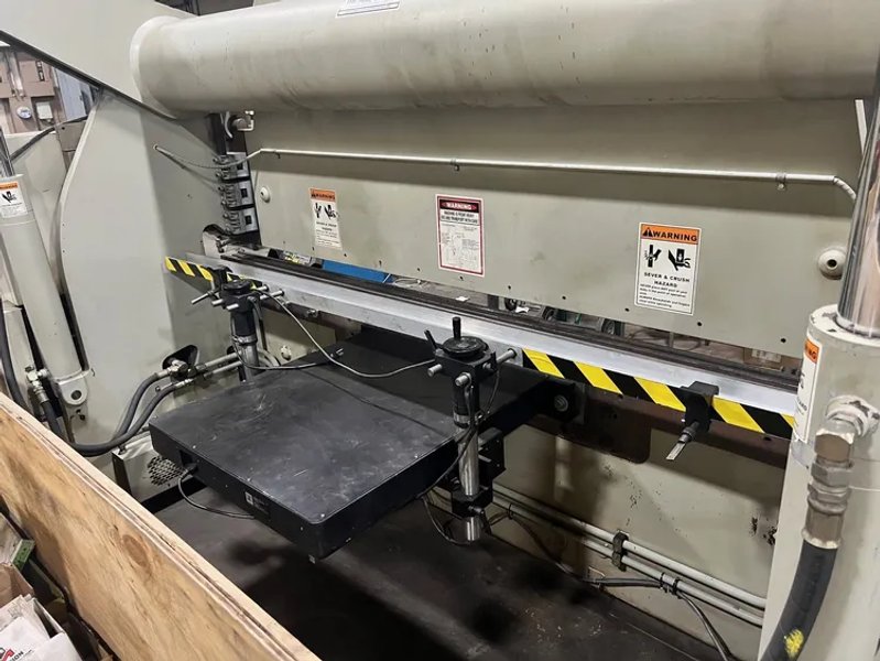 USED ACCURPRESS 130 TON X 10' HYDRAULIC CNC PRESS BRAKE MODEL 713010 Year: 2000