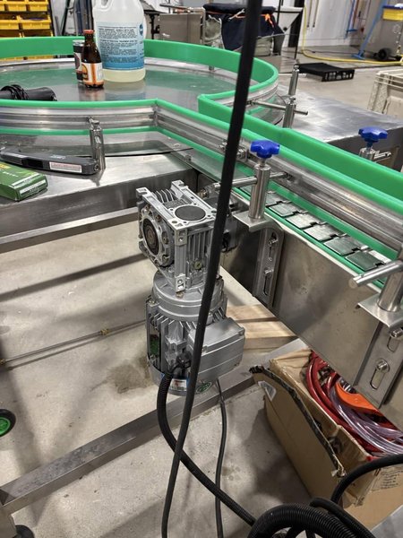 Zhangjiagang Bottling Line for Glass Bottles with Bottle Washer, Filler, Crowner, and Labeler