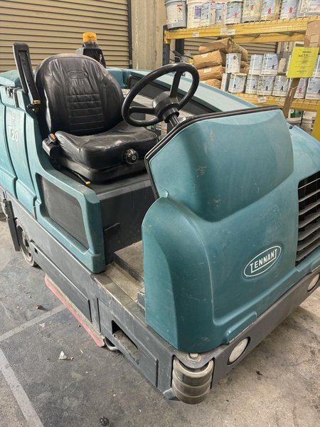 Tennant Floor Scrubber T-20, 2012 – 1 of 2