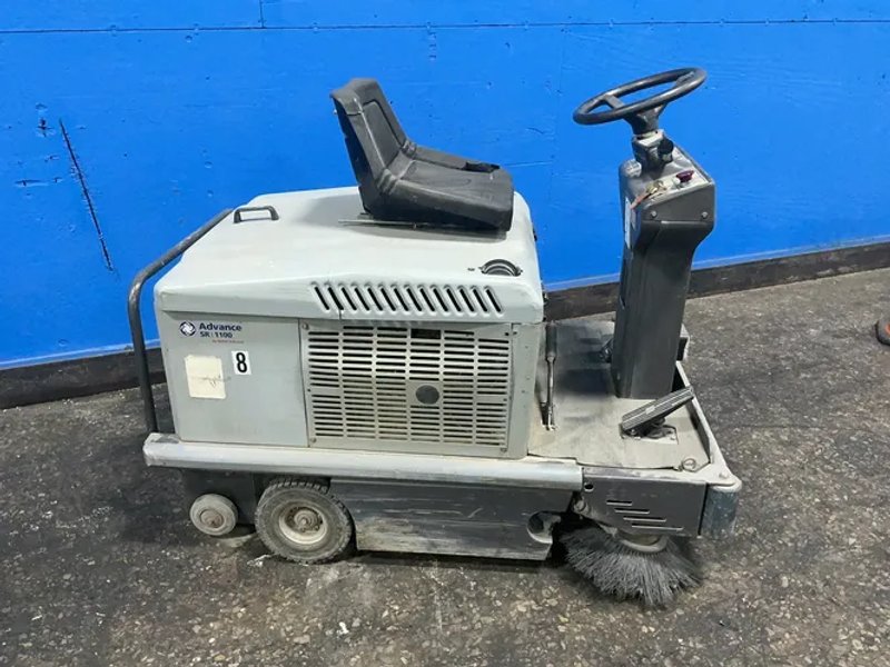 Advance 36” Floor Sweeper - Advance Sr 1100