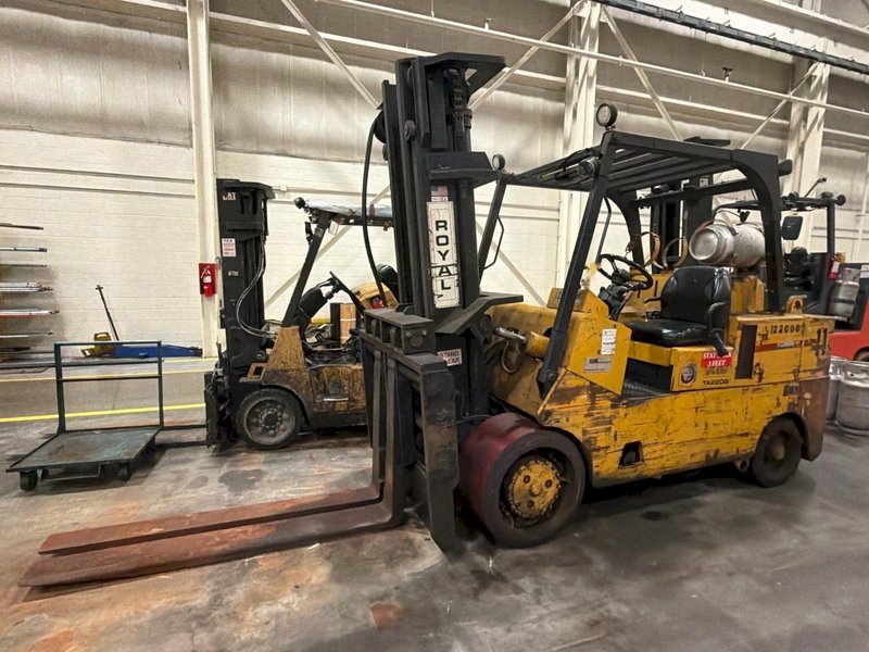 22,000 LBS ROYAL MODEL #TA220 LP GAS FORKLIFT: YOBRO #26400