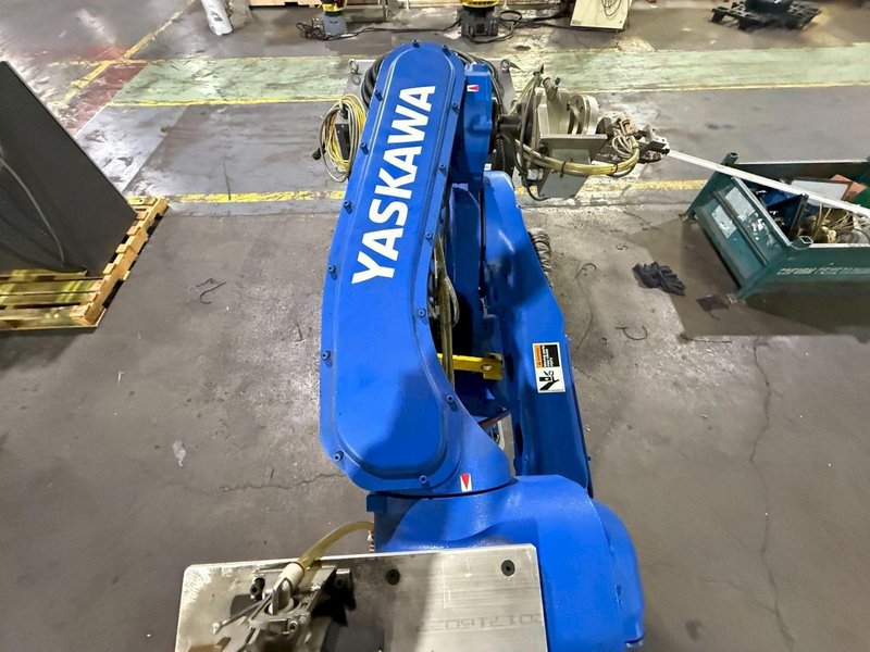 YASKAWA MOTOMAN-MH24 w/ DX200 Controller USED