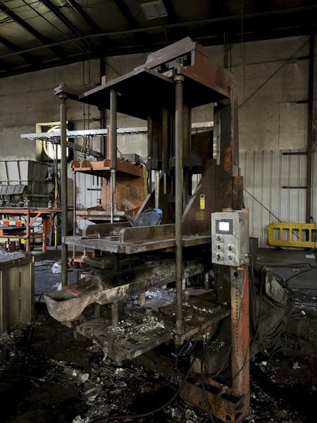 Hall model 3Hs molding machine 32" x 42" front platen, 28x42 rear platen, s/n 334500, controls and tie bars, no hydraulics, top front and rear extension