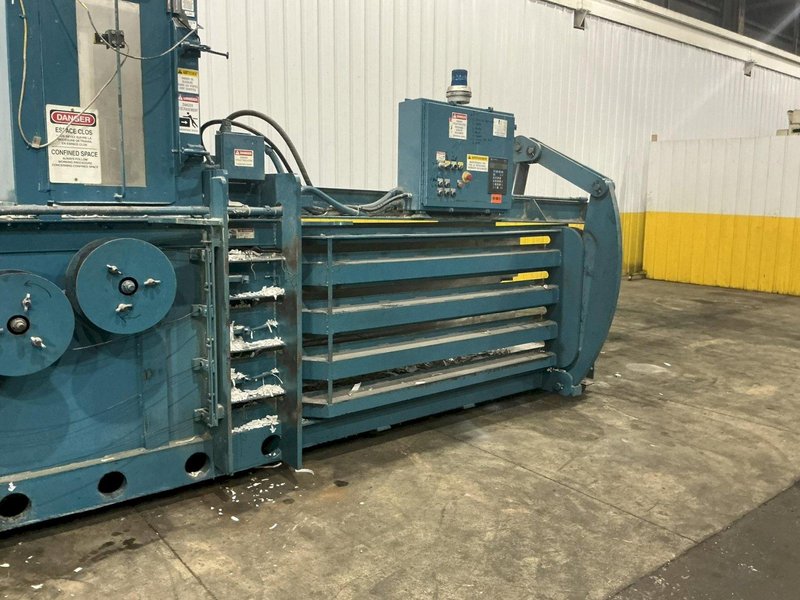30" X 29" AMERICAN Model #3029730P HORIZONTAL AUTO TIE BALER : YOBRO 26346