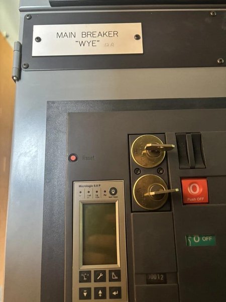 Square D 1600 Amp 2200v 700v 50ka Delta Wye Main Breaker Switchgear