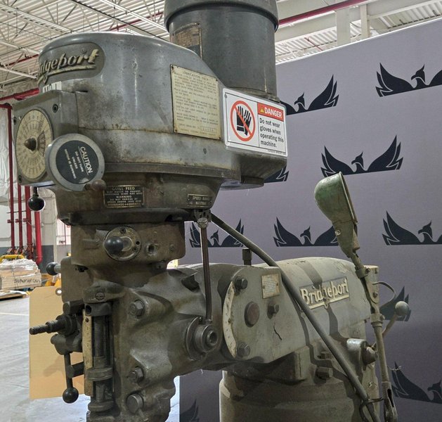 BRIDGEPORT 153367 VERTICAL MILL 1 1/2 HP 3 PH 230 V USED