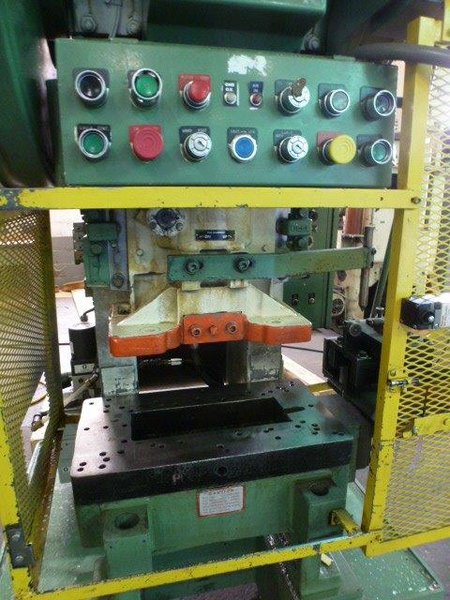 22 TON PERKINS No. 22-S, 2" Str., 7" S.H., 22" x 12" Bed, V-Speed 100-400 SPM, Clean