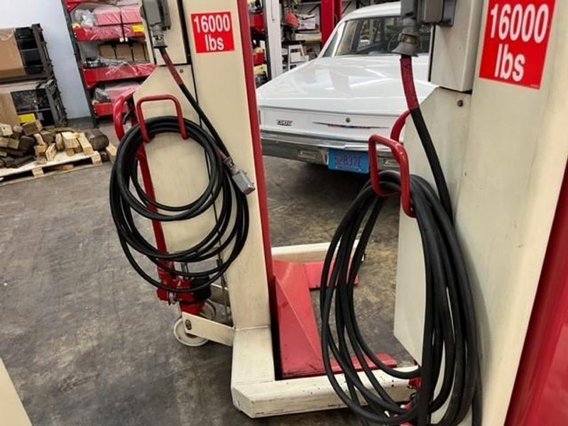 (4) STERTIL KONA COLUMN LIFTS STOCK# 3276