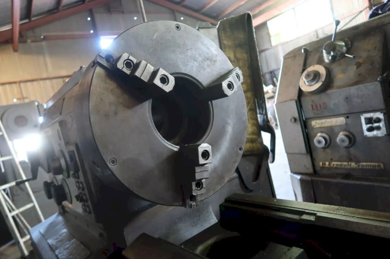 DIANICHI DLG-SHB 63X200 Manual Lathes