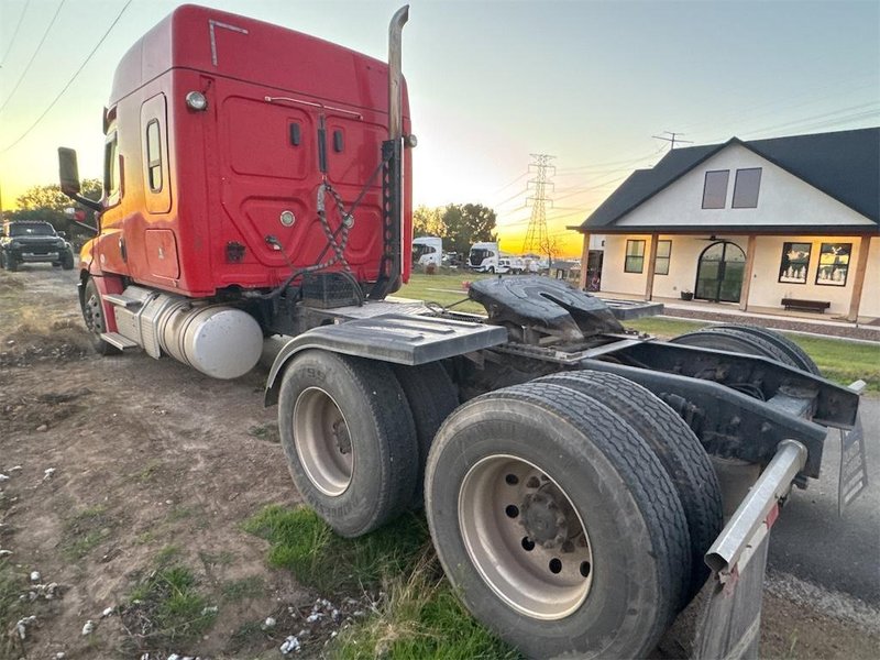 2020 Freightliner Cascadia 1FUJHHDV3LLLC1684