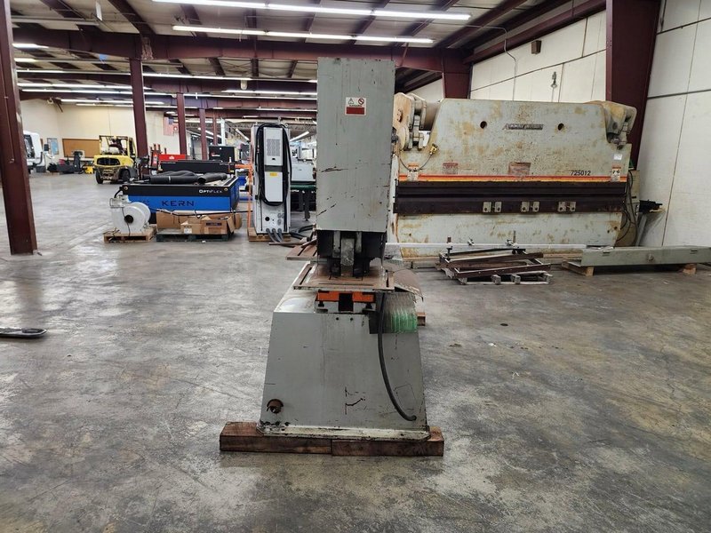 120 Ton BROBO Q35Y-25 Hydraulic Ironworker