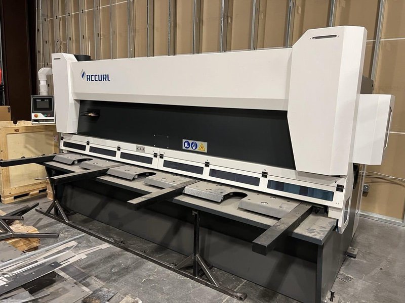 1/4″ x 10′ Accurl MasterCut Guillotine Shear, 2022 – Light Curtain, Backgauge