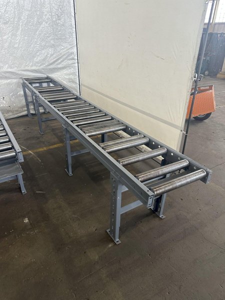 13" X 16" PEERLESS HB1316A HORIZONTAL BAND SAW W/ 10' INFEED AND 20' OUTFEED CONVEYOR. STOCK # 1164323.