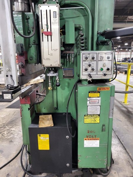 Cincinnati 135 Ton X 10′ Press Brake, CB135, 12′ overall
