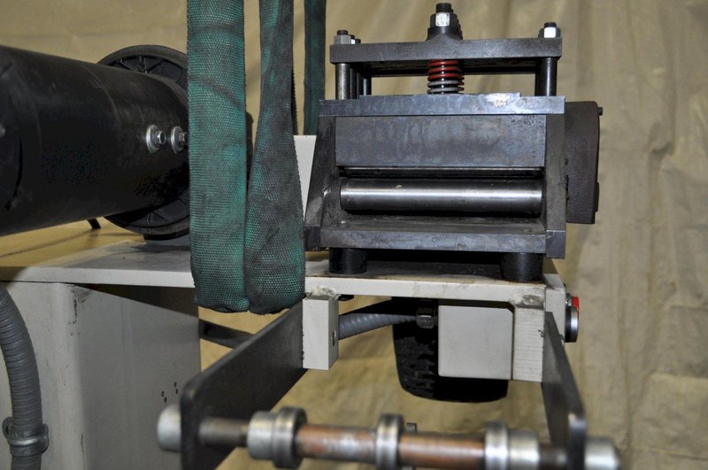 600 LB X 6" DURANT UNCOILER STRAIGHTENER