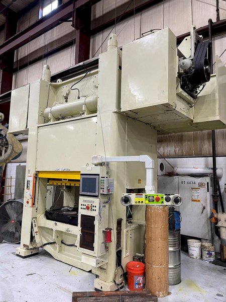 200 ton Komatsu Metal Stamping Servo Press Model H2F200, Year 2003!
