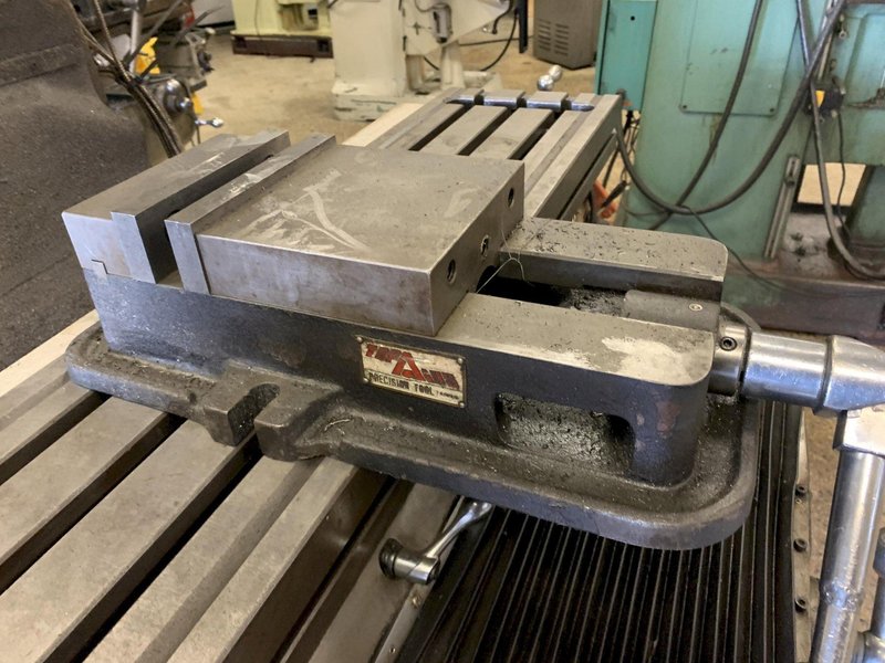Chevalier FM-3VK Variable Speed Vertical Milling Machine