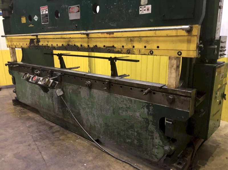 230 TON X 14' CINCINNATI 230CBX12 HYDRAULIC PRESS BRAKE. STOCK # 0985426