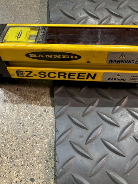BANNER SLSCR30‑1500Q8 + SLSCE30‑1500Q8 Safety Light Curtain USED
