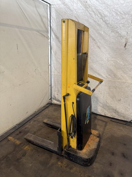 BIG JOE 2018-R7 ELECTRIC WALK-BEHIND LIFT. STOCK # 0430026