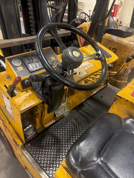 22,000 LBS ROYAL MODEL #TA220 LP GAS FORKLIFT: YOBRO #26400