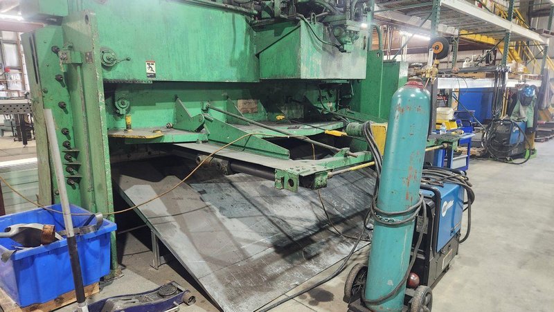 1/2″ x 12′ HTC 500-12AHC Hydraulic Shear, 1985 – Squaring arm