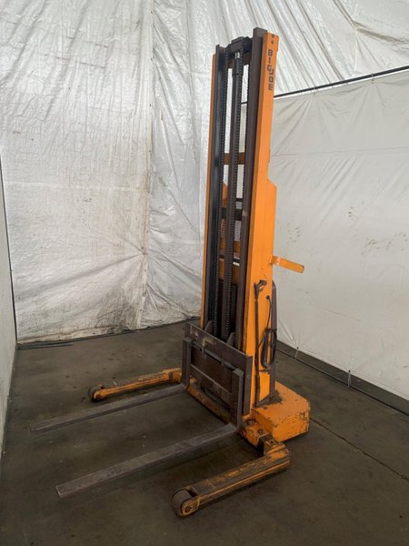1,500 LB BIG JOE 1518-T-12 ELECTRIC LIFT. STOCK # 0873824