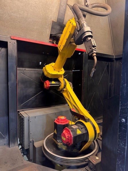 Lincoln Electric eCell Dual‑Zone Robotic MIG Weld Cell – Fanuc ArcMate Robot, Power Wave MIG, Fume Extraction (Approx. 2007)