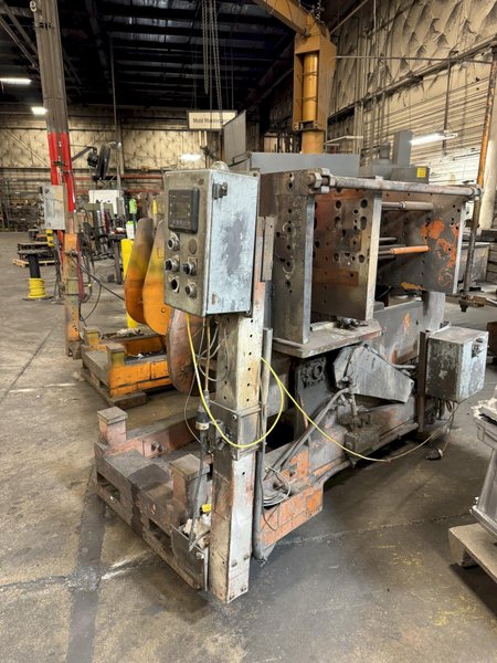 Hall model 2H molding machine 28x34 front platen, 27" x 34" rear platen, s/n 208094, controls and tie bars, no hydraulics