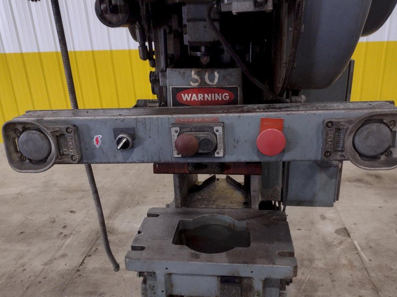 22 TON NIAGARA MODEL M22 OBI PUNCH PRESS, 2.5" STROKE: STOCK #20729