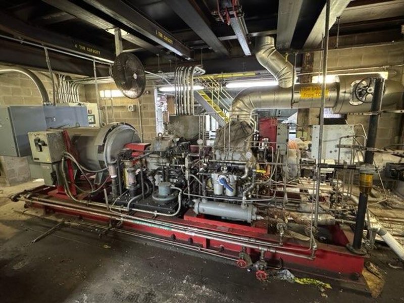 Marathon MagnaMax 930 kW (4160 V) Synchronous Generator Set with Lufkin NM1000C Gear Drive, 2011 Skid‑Mounted