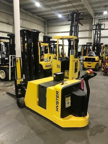 Hyster  W40ZC,Price:  $15,290,Type:  Class 3 - Motorized Hand,Year: 2015