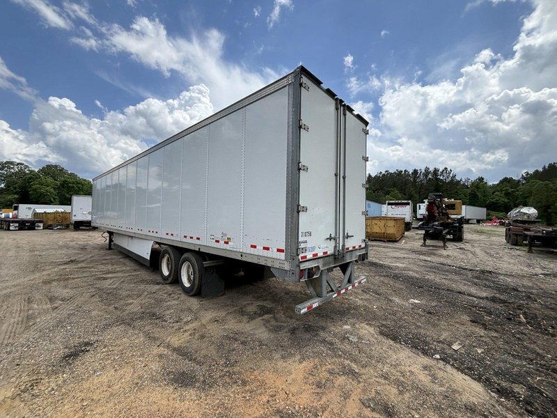 2016 Vanguard 53 x 102 5V8VC5328GM610462