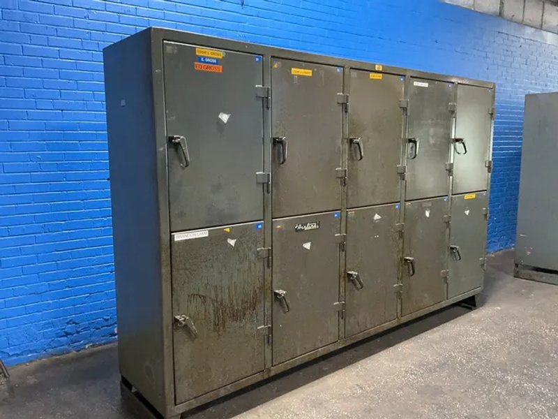 Strong Hold  10 Door Lockers