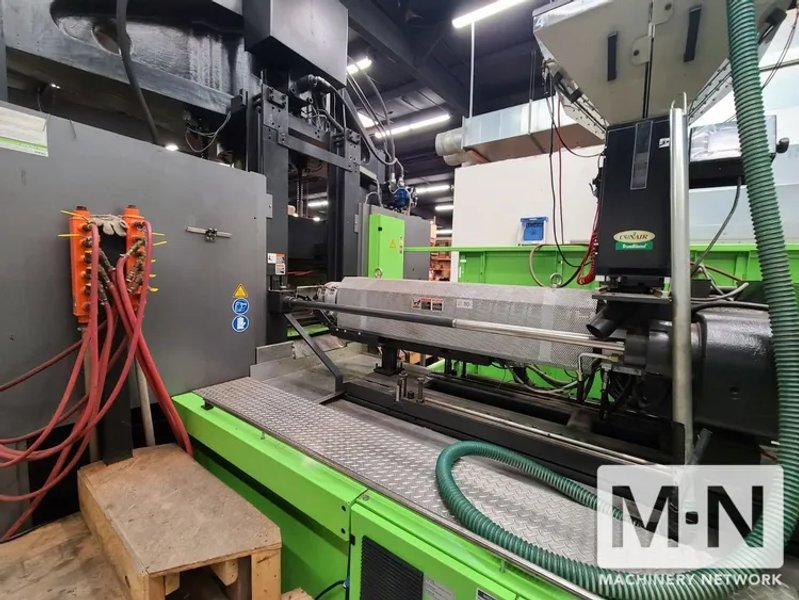 330 TON 63 .6 OZ ENGEL MODEL INSERT 3550H/330US VERTICAL CLAMP INJECTION MOLDING MACHINE MFG 2009